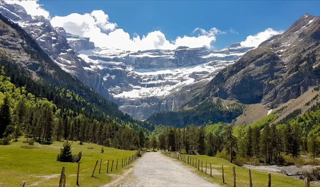 Pegunungan Pyrenees